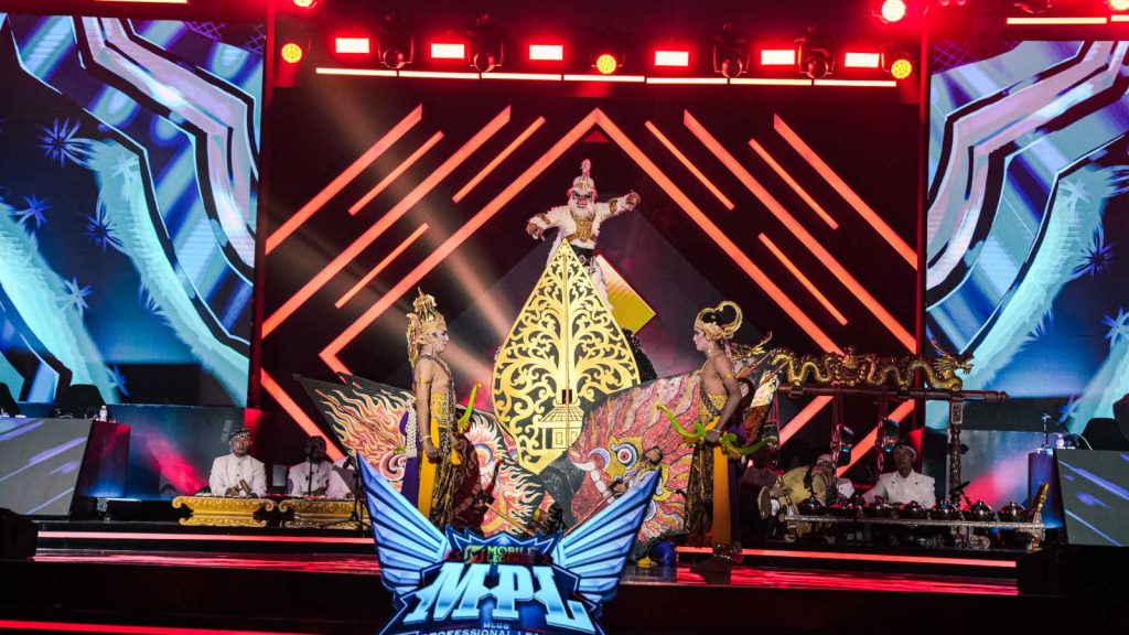 The opening performance, "Lakon Dwitunggal Jagad Pralaya" (Uniting Two Bodies to Change Destiny), brought together Javanese gamelan, wayang storytelling, dalang narration and Wayang Orang performers to symbolize Indonesia's journey