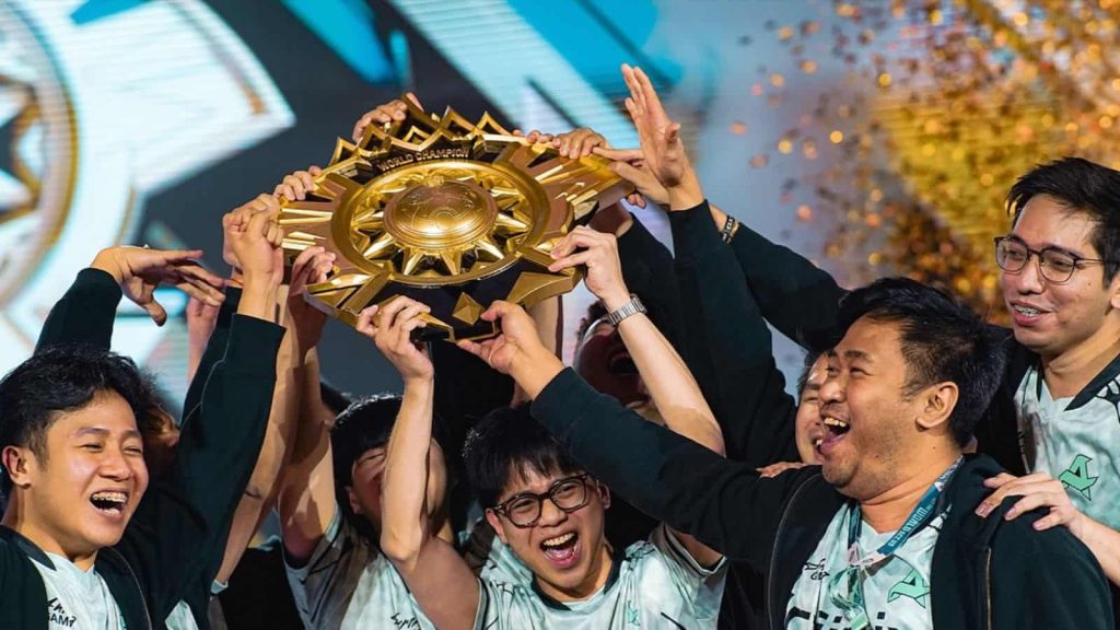 Aurora Gaming lifting the trophy during their M7 World Championship grand final win