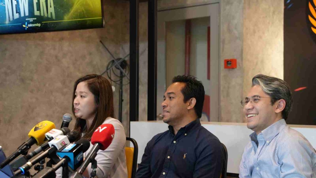 From left to right: Krystal Tan, Head of Business Development for Malaysia Esports at MOONTON Games; Naim Al Amin, President of MESF; Ahmed Faris Amir, CEO of ESI at MPL MY S17press conference on franchising