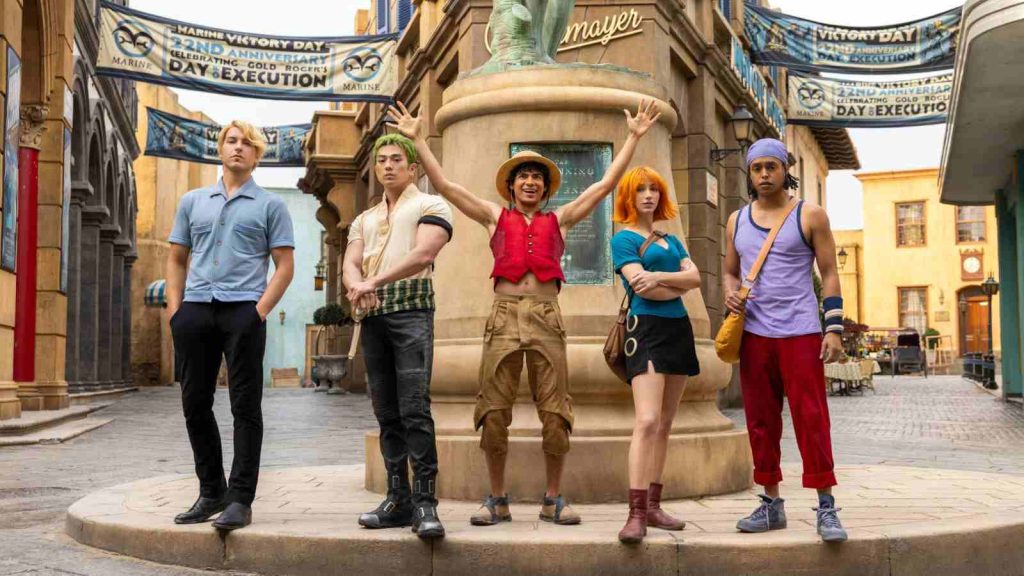 Sanji, Zoro, Luffy, Nami, and Usopp posing in Loguetown marking the end of One Piece live action Season 2 production