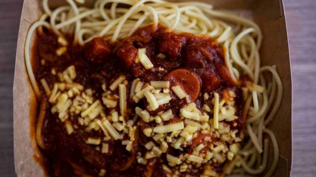 Jollibee spaghetti served in a box
