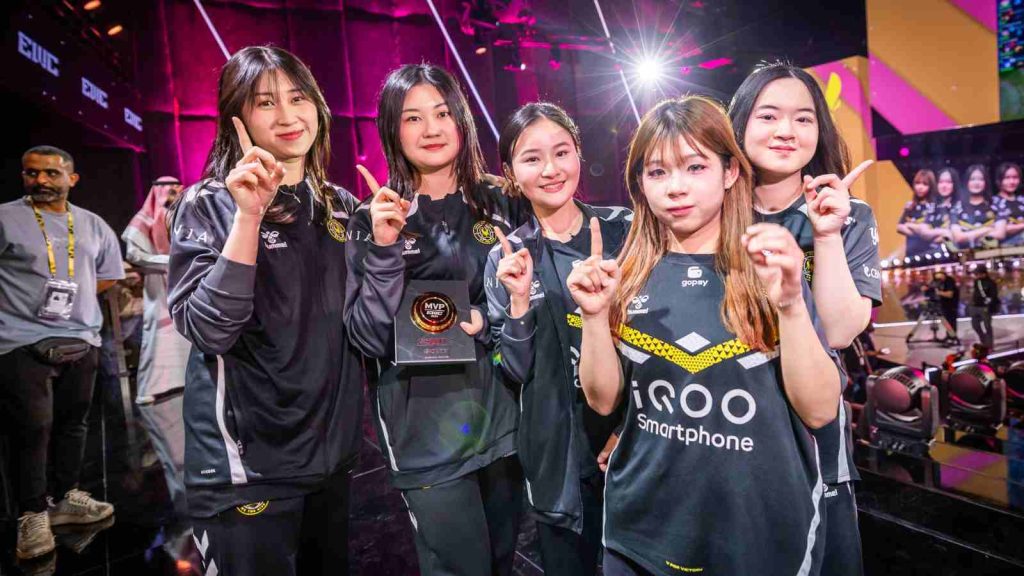 MLBB MWI 2026 champions Team Vitality strike a pose after victory